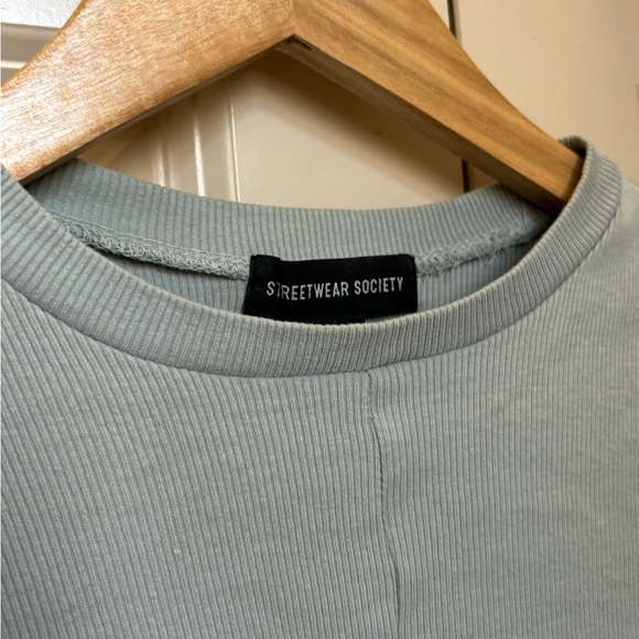 cropped t shirt - Picture 4 of 4